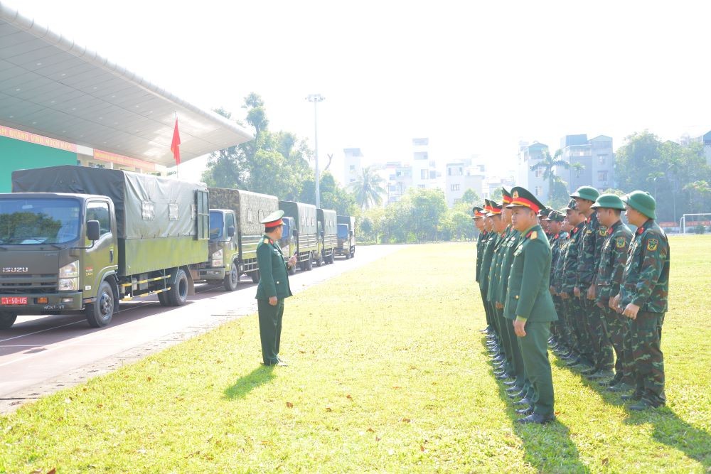 Bộ Tư lệnh Thủ đô Hà Nội chi viện Gia Lai: Hơn 30 tấn hàng vượt nghìn cây số sẻ chia cùng bà con vùng lũ