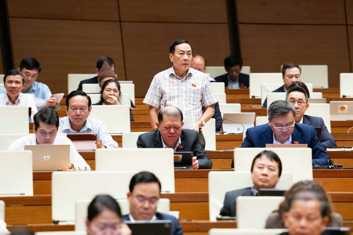 Đại Biểu Phạm Văn Hòa Phát Biểu Thảo Luận. (Ảnh: Qh) Đại Biểu Phạm Văn Hòa Phát Biểu Thảo Luận. (Ảnh: Qh)