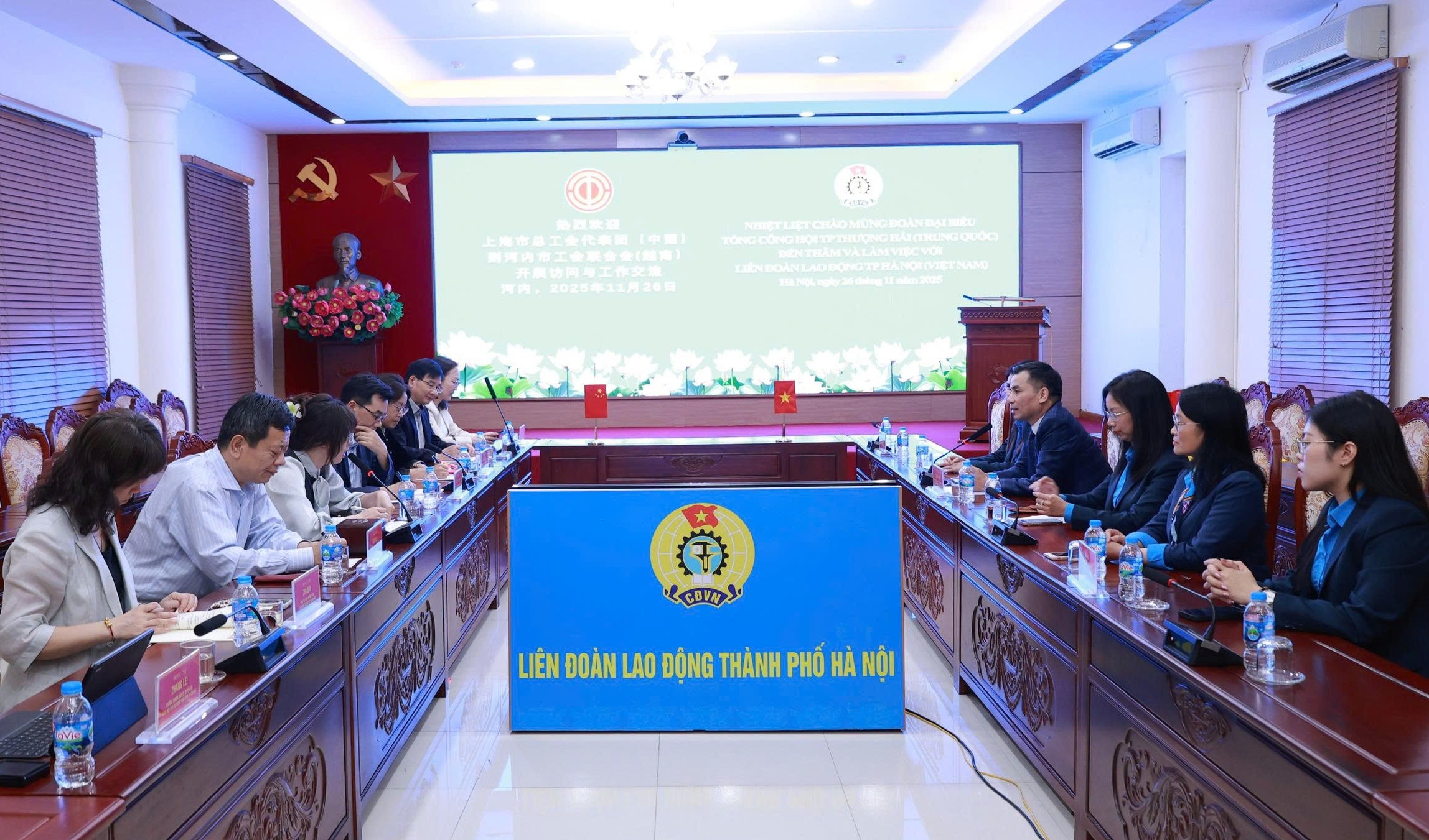 LĐLĐ thành phố Hà Nội và Tổng Công hội thành phố Thượng Hải chia sẻ kinh nghiệm hoạt động công đoàn