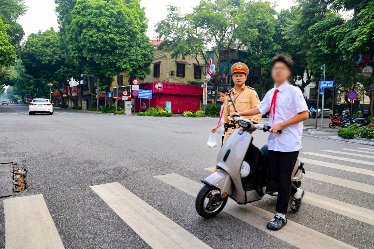Hà Nội: Xử lý hơn 3.100 học sinh vi phạm giao thông trong cao điểm tháng 11/2025 Hà Nội: Xử lý hơn 3.100 học sinh vi phạm giao thông trong cao điểm tháng 11/2025