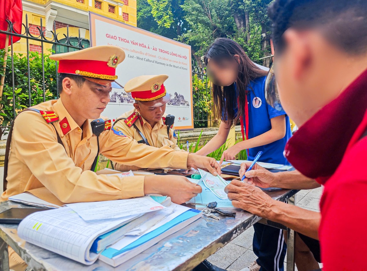 Hà Nội: Xử lý hơn 3.100 học sinh vi phạm giao thông trong cao điểm tháng 11/2025 Hà Nội chú trọng bồi dưỡng kiến thức pháp luật, kỹ năng lái xe cho học sinh