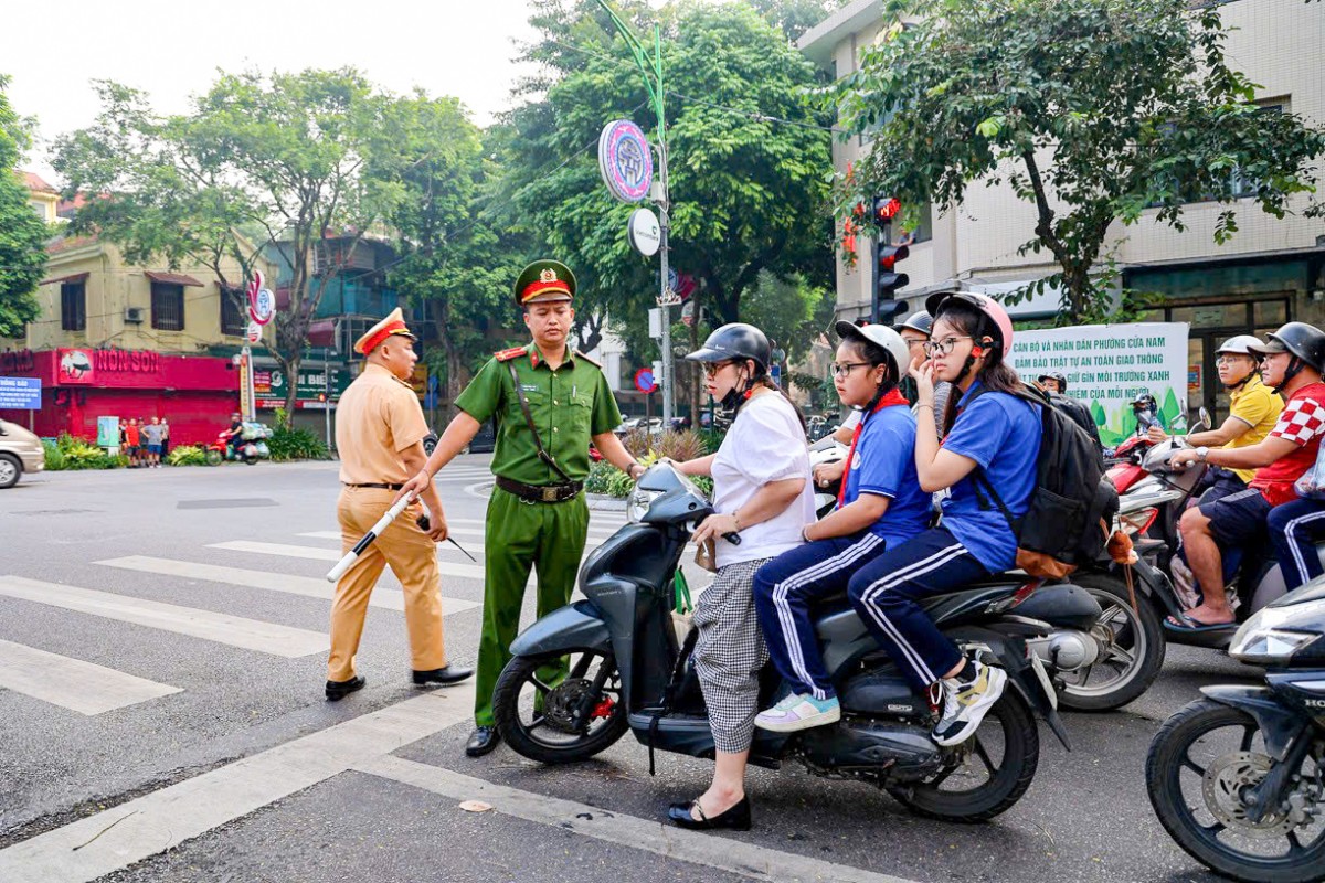Hà Nội: Xử lý hơn 3.100 học sinh vi phạm giao thông trong cao điểm tháng 11/2025 Hà Nội: Xử lý hơn 3.100 học sinh vi phạm giao thông trong cao điểm tháng 11/2025