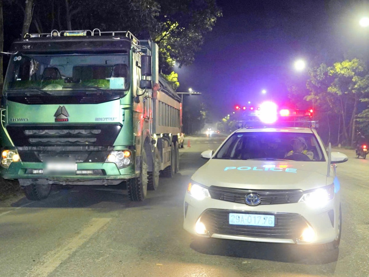 Tăng cường xử lý xe tải vi phạm giao thông tại Hà Nội, phạt tiền gần 200 triệu đồng