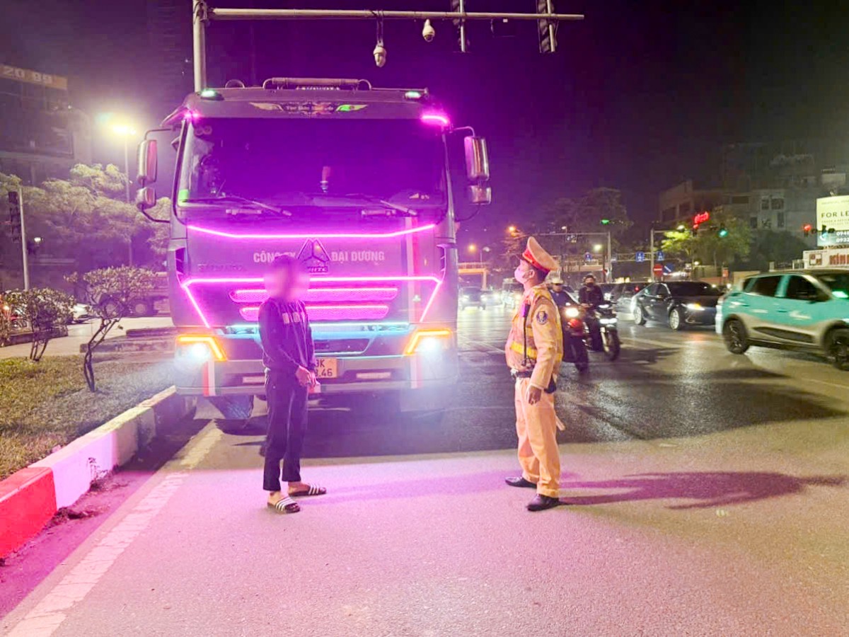 Tăng cường xử lý xe tải vi phạm giao thông tại Hà Nội, phạt tiền gần 200 triệu đồng