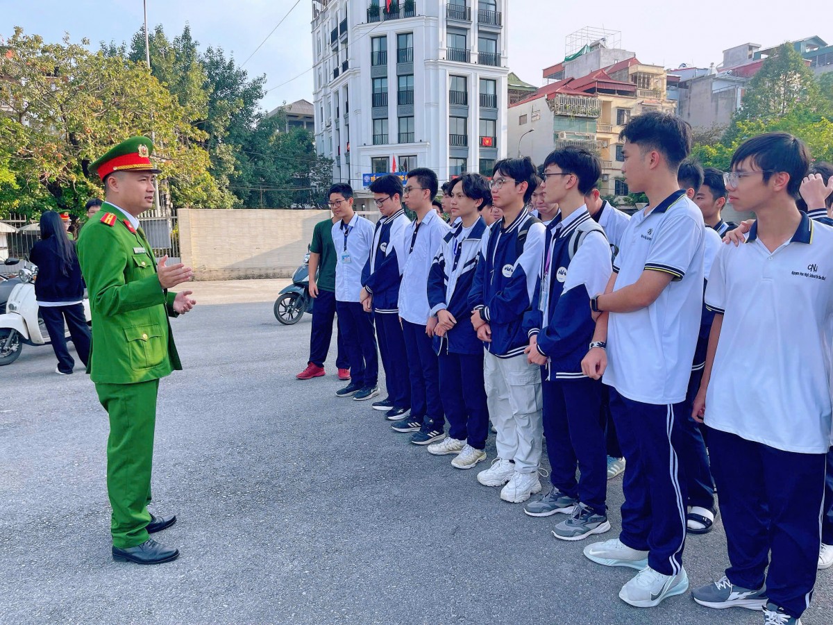 Học sinh 16 tuổi được đào tạo Luật Giao thông, thi thực hành lái xe máy an toàn tại Hà Nội Xây dựng thế hệ công dân tham gia giao thông có kiến thức và trách nhiệm