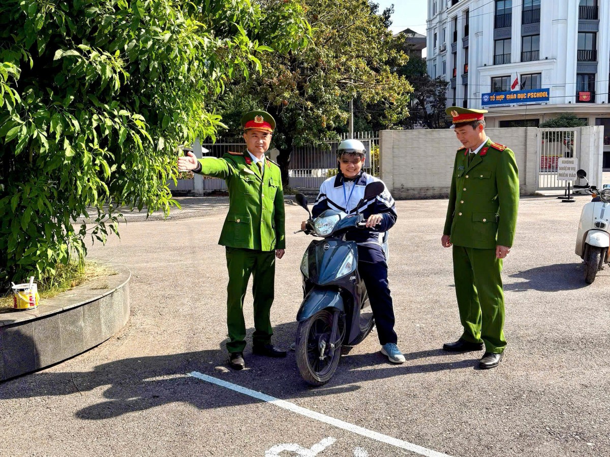 Học sinh 16 tuổi được đào tạo Luật Giao thông, thi thực hành lái xe máy an toàn tại Hà Nội Xây dựng thế hệ công dân tham gia giao thông có kiến thức và trách nhiệm