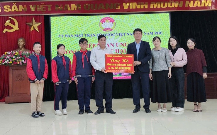 Xã Nam Phù: Tổng số tiền quyên góp ủng hộ đồng bào vùng lũ vượt 150 triệu đồng Xã Nam Phù: Tổng số tiền quyên góp ủng hộ đồng bào vùng lũ vượt 150 triệu đồng