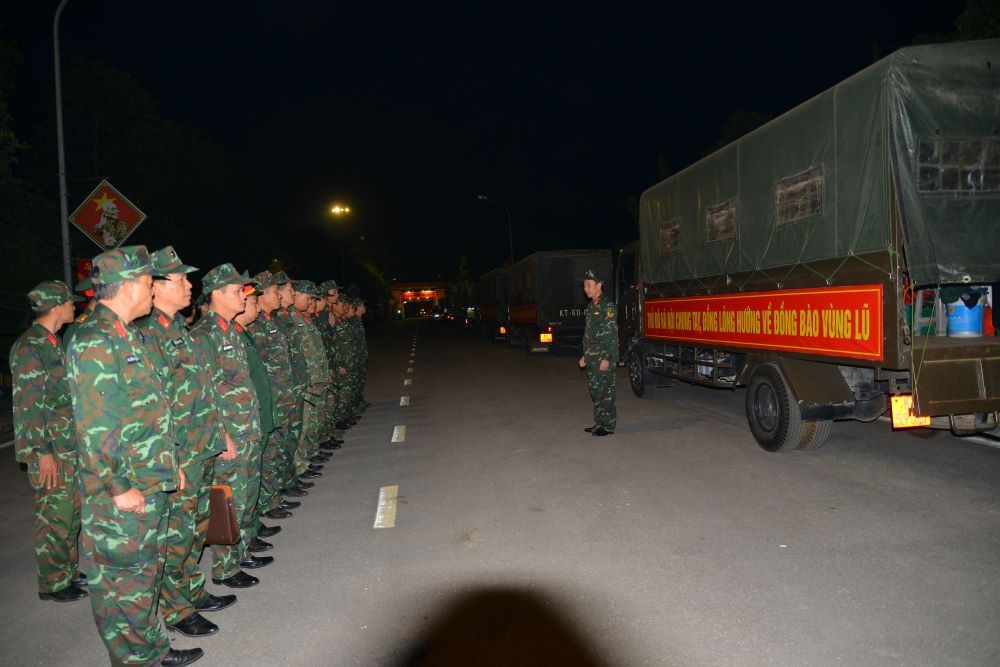 Đoàn xe Bộ Tư lệnh Thủ đô Hà Nội: Hoàn thành 600 km đầu tiên trong hành trình tới Gia Lai Đoàn xe Bộ Tư lệnh Thủ đô Hà Nội: Hoàn thành 600 km đầu tiên trong hành trình tới Gia Lai