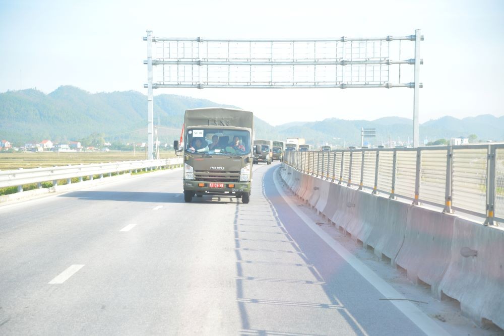 Đoàn xe Bộ Tư lệnh Thủ đô Hà Nội: Hoàn thành 600 km đầu tiên trong hành trình tới Gia Lai Đoàn xe Bộ Tư lệnh Thủ đô Hà Nội: Hoàn thành 600 km đầu tiên trong hành trình tới Gia Lai