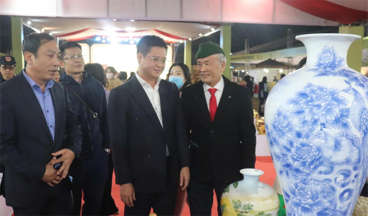 Cầu nối đưa sản phẩm làng nghề tới khách hàng toàn quốc Cầu nối đưa sản phẩm làng nghề tới khách hàng toàn quốc