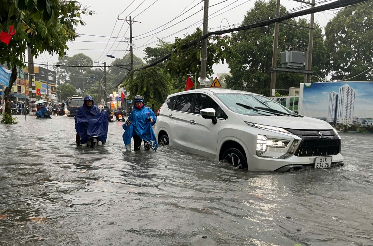 TP.HCM: Chủ động ứng phó với ảnh hưởng của bão số 15 TP.HCM: Chủ động ứng phó với ảnh hưởng của bão số 15