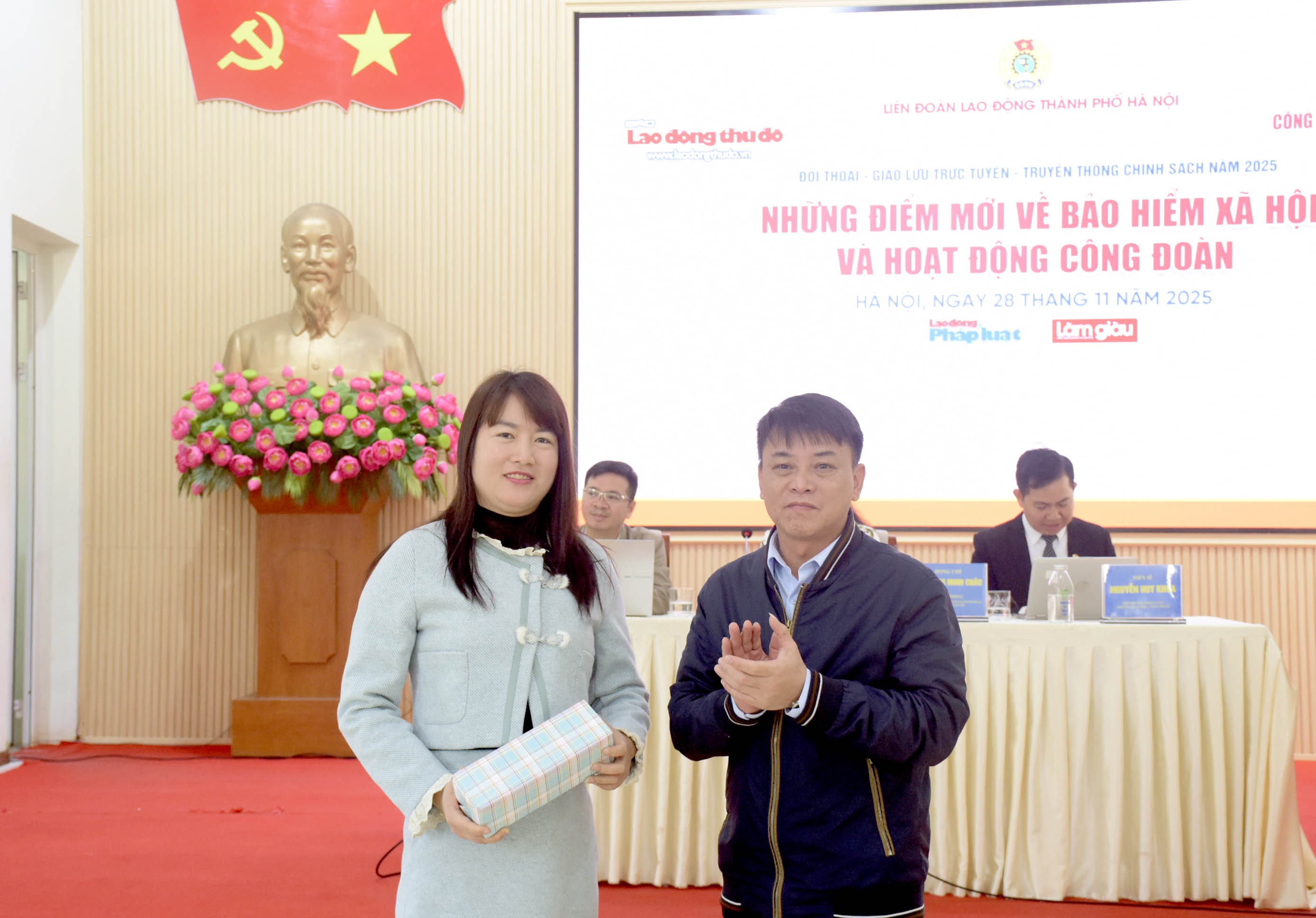 TRỰC TUYẾN HÌNH ẢNH: Những điểm mới về bảo hiểm xã hội và hoạt động công đoàn TRỰC TUYẾN HÌNH ẢNH: Những điểm mới về bảo hiểm xã hội và hoạt động công đoàn