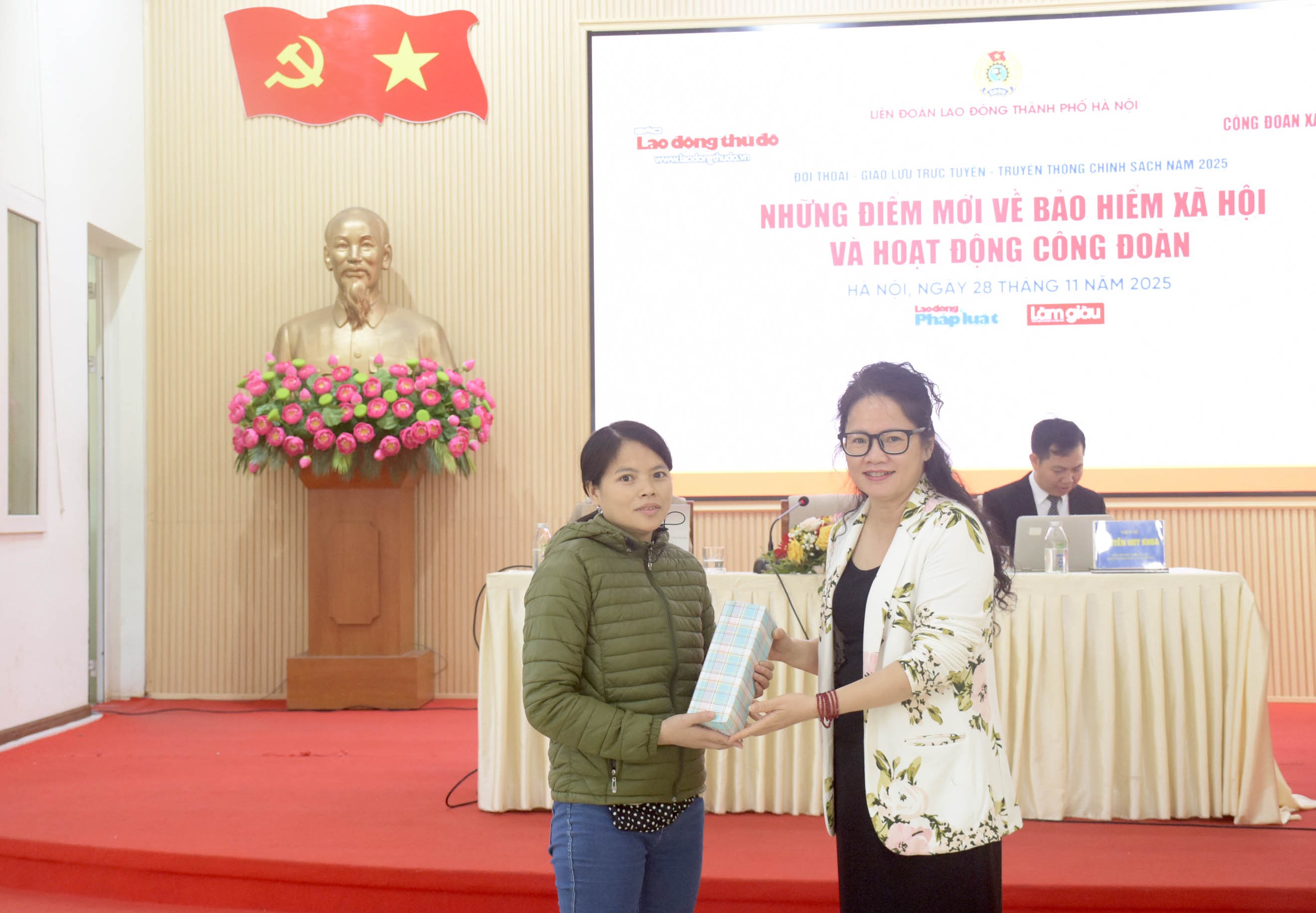 TRỰC TUYẾN HÌNH ẢNH: Những điểm mới về bảo hiểm xã hội và hoạt động công đoàn TRỰC TUYẾN HÌNH ẢNH: Những điểm mới về bảo hiểm xã hội và hoạt động công đoàn