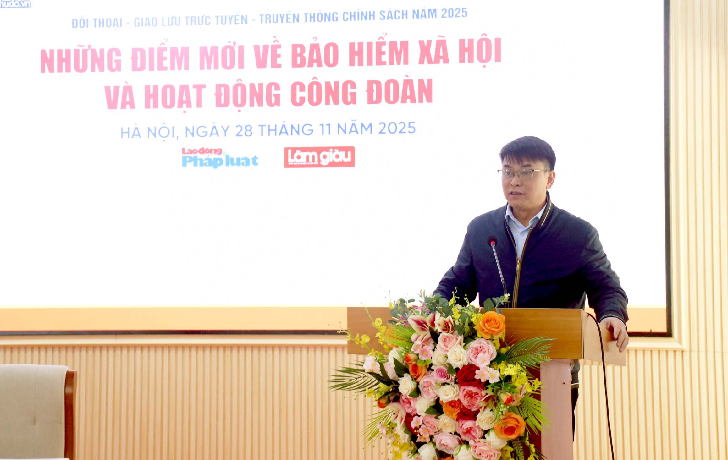 TRỰC TUYẾN HÌNH ẢNH: Những điểm mới về bảo hiểm xã hội và hoạt động công đoàn TRỰC TUYẾN HÌNH ẢNH: Những điểm mới về bảo hiểm xã hội và hoạt động công đoàn