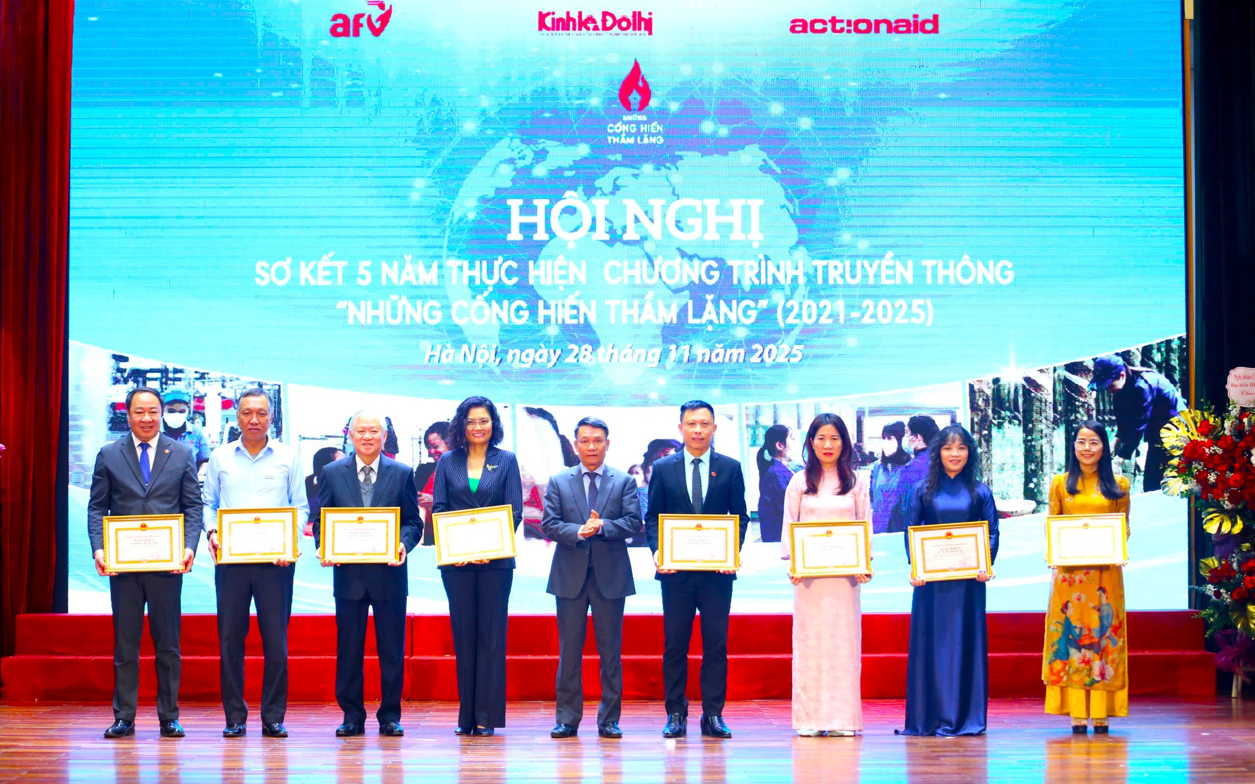 Trao giải Cuộc thi viết 