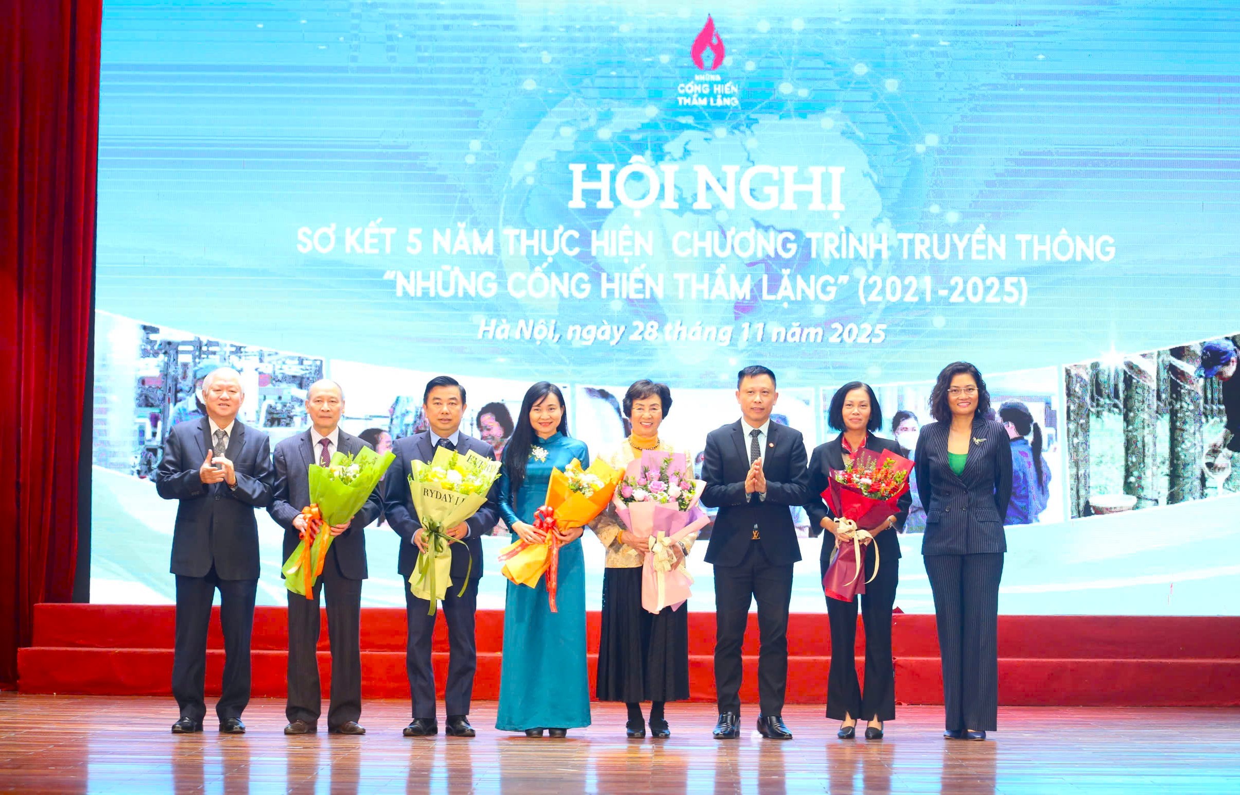 Trao giải Cuộc thi viết 