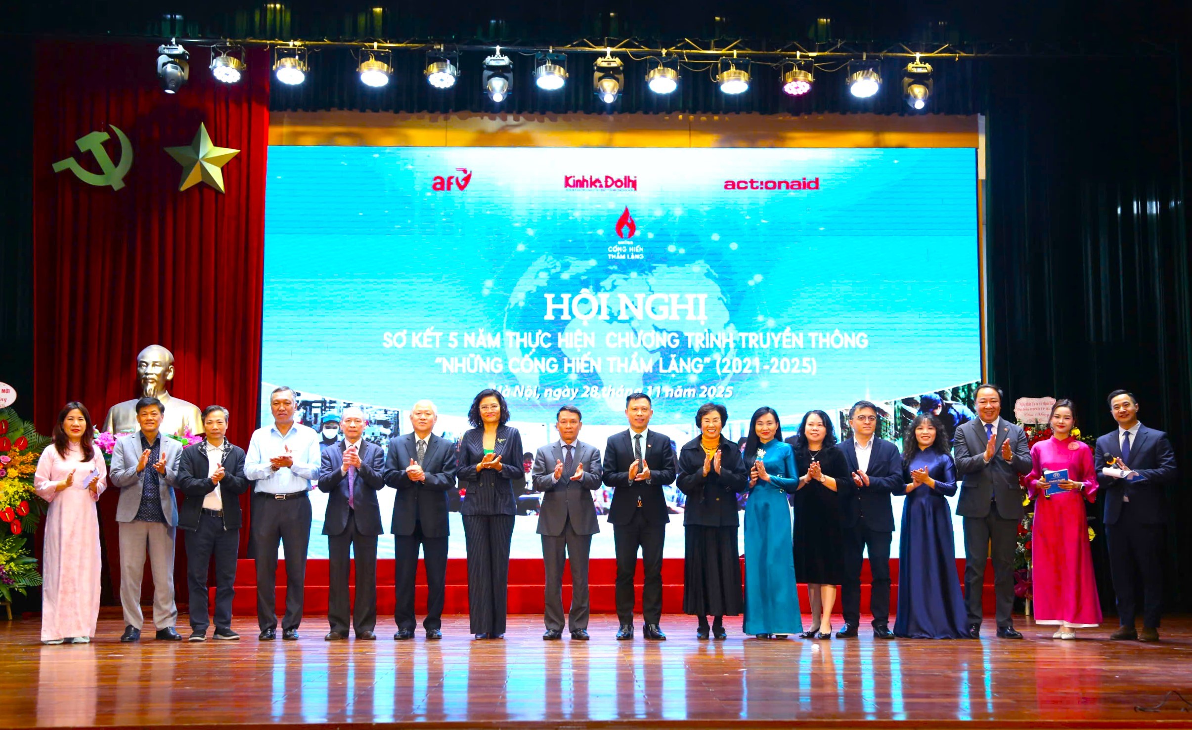 Trao giải Cuộc thi viết 