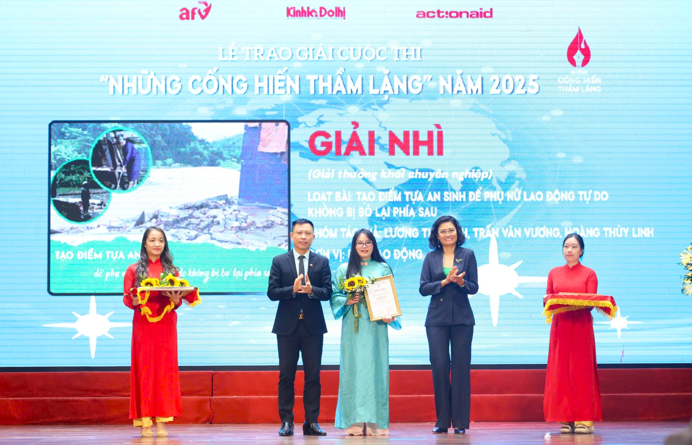 Trao giải Cuộc thi viết 