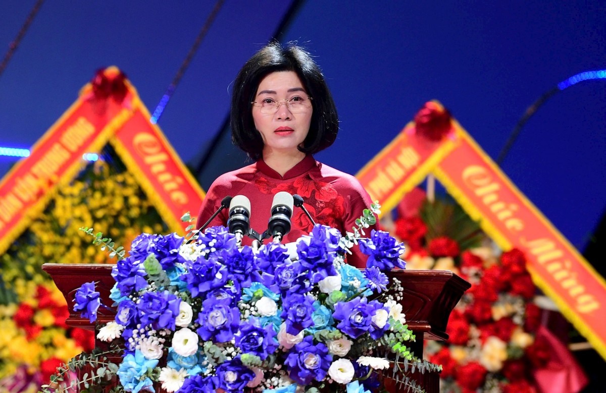 Phát Huy Vai Trò Dẫn Dắt, Thể Hiện Tinh Thần “Hà Nội Vì Cả Nước, Cùng Cả Nước” Phát Huy Vai Trò Dẫn Dắt, Thể Hiện Tinh Thần “Hà Nội Vì Cả Nước, Cùng Cả Nước”