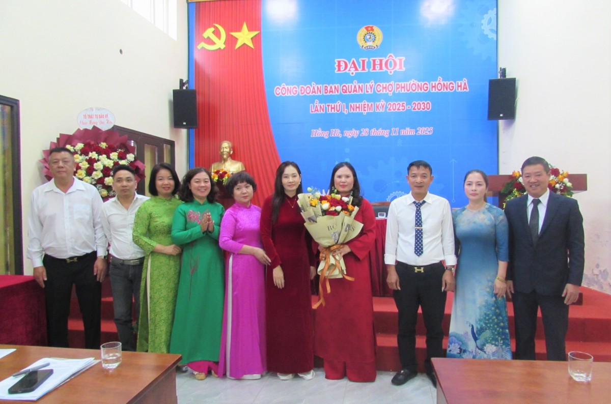 Đại hội Công đoàn Ban quản lý chợ phường Hồng Hà: Nâng cao vai trò đại diện, chăm lo cho đoàn viên