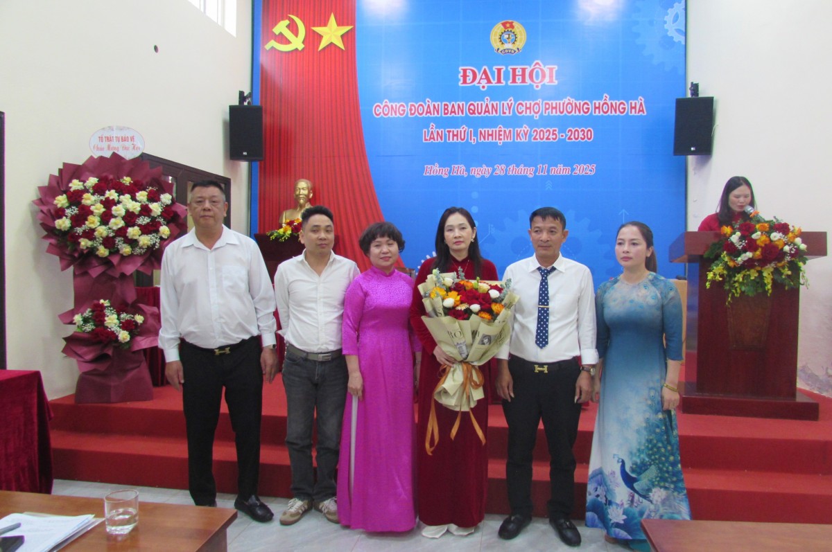 Đại hội Công đoàn Ban quản lý chợ phường Hồng Hà: Nâng cao vai trò đại diện, chăm lo cho đoàn viên