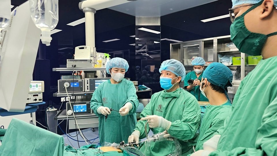 Người bác sĩ có “đôi bàn tay vàng” nâng tầm y học Việt