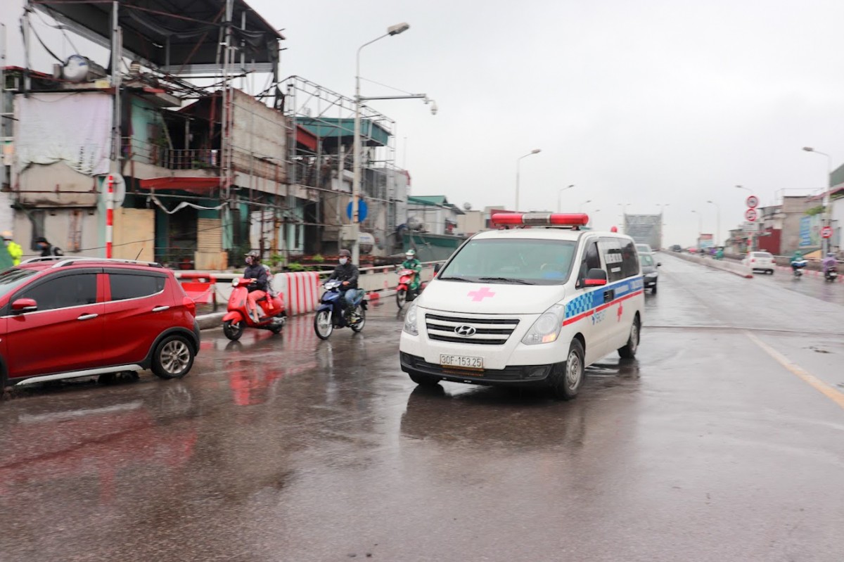 Trừ 4 điểm bằng lái vì không nhường đường xe ưu tiên, bài học về ý thức và pháp luật giao thông