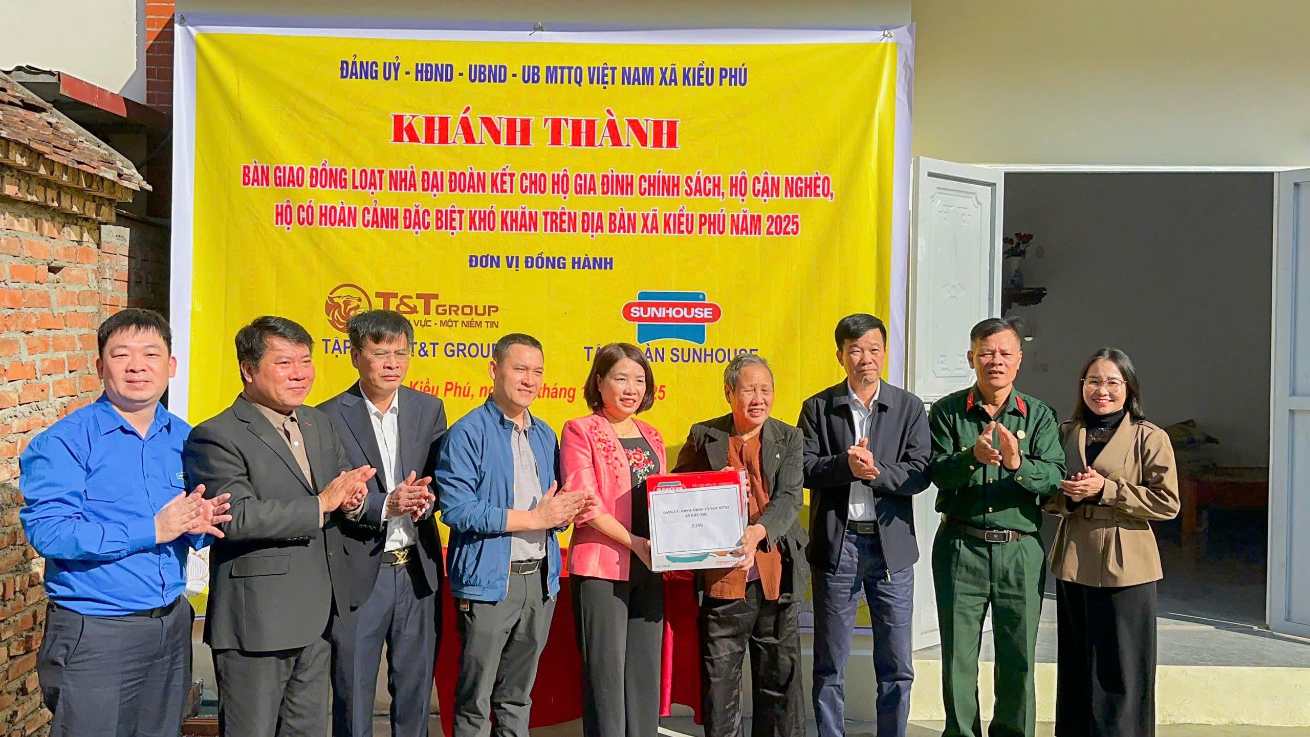 Xã Kiều Phú: Khánh thành đồng loạt 41 nhà Đại đoàn kết cho gia đình chính sách, hộ cận nghèo