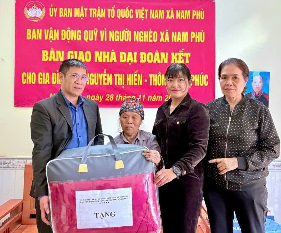 Xã Nam Phù bàn giao nhà