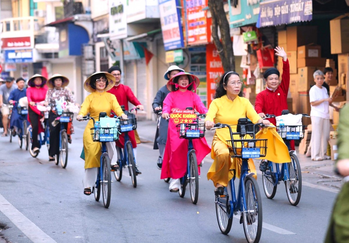 Xe đạp công cộng “mảnh ghép xanh” điểm tô diện mạo giao thông Thủ đô