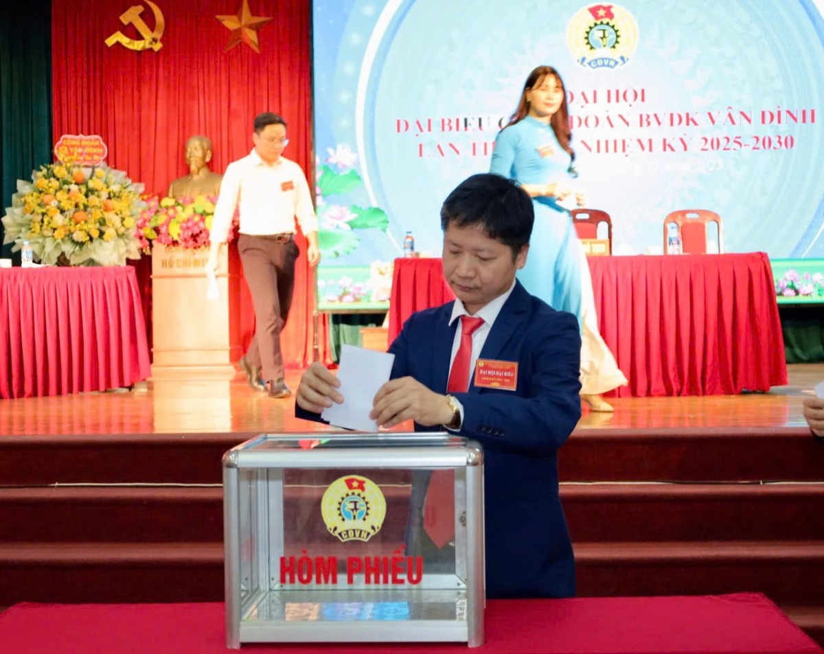 Công đoàn Bệnh viện Đa khoa Vân Đình: Đổi mới, đoàn kết, chăm lo tốt quyền lợi người lao động