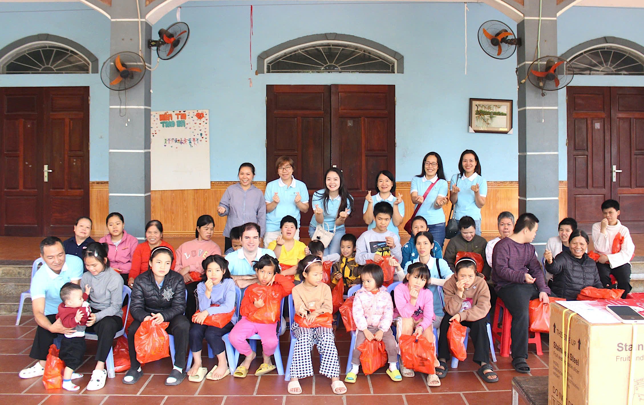 Công ty Hoàng Viên Quảng Bá quyên góp ủng hộ Mái ấm Thánh Tâm