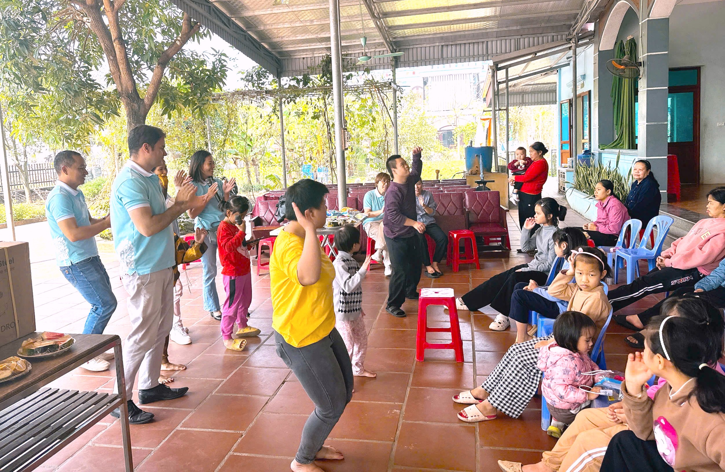 Công ty Hoàng Viên Quảng Bá quyên góp ủng hộ Mái ấm Thánh Tâm Công ty Hoàng Viên Quảng Bá quyên góp ủng hộ Mái ấm Thánh Tâm