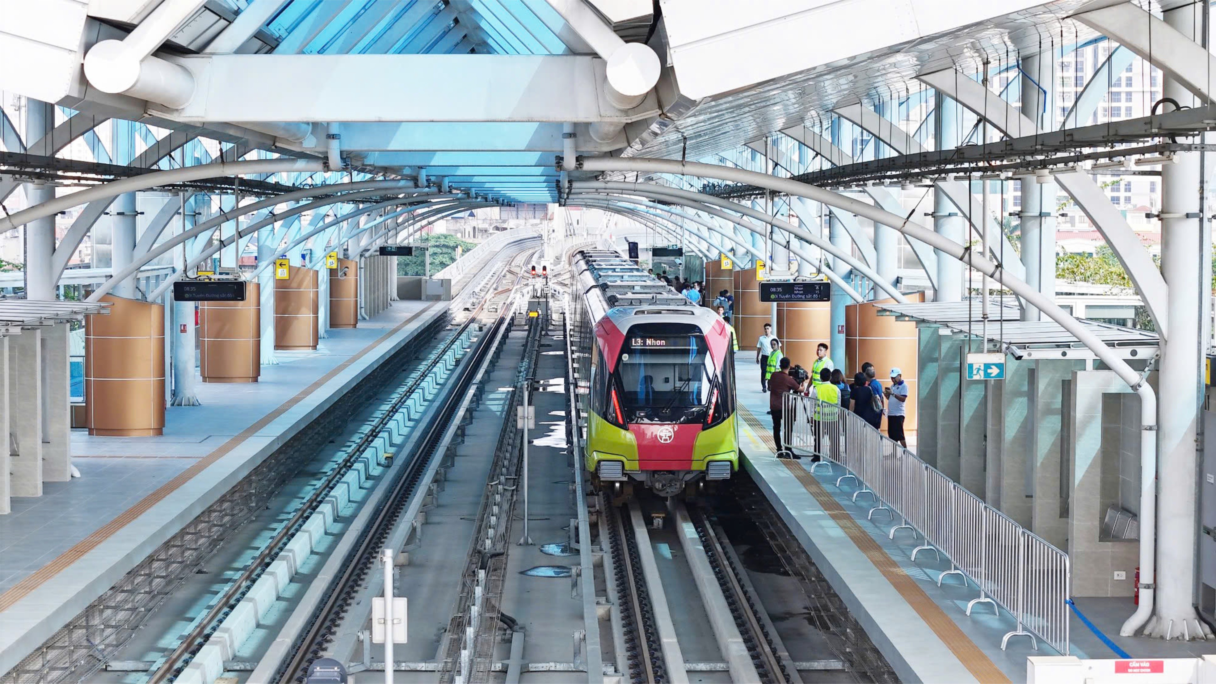 Hà Nội chuyển mình với phương tiện xanh: Từ chủ trương đến hành động thực chất