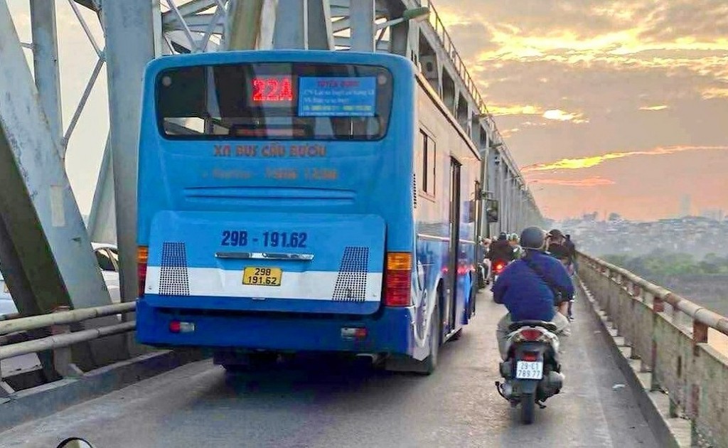 Xử lý nghiêm vi phạm đi đôi với bồi dưỡng pháp luật và kỹ năng cho lái xe buýt