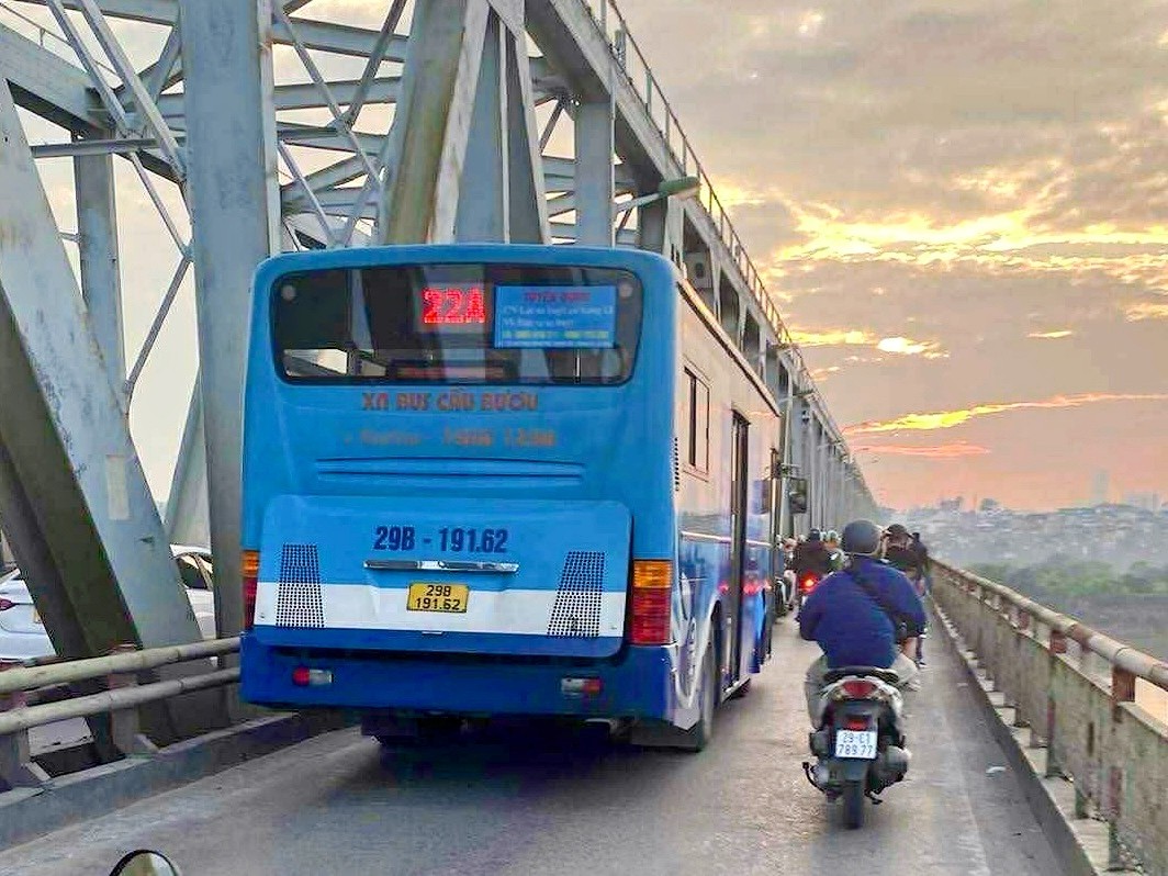 Xử lý nghiêm vi phạm đi đôi với bồi dưỡng pháp luật và kỹ năng cho lái xe buýt