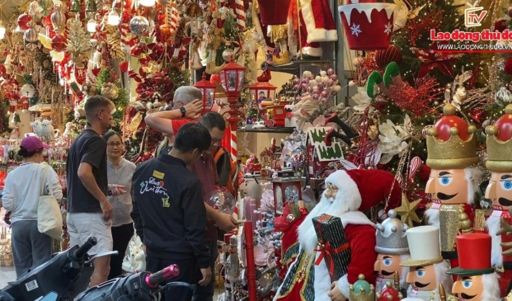 Phố Hàng Mã gọn gàng hơn sau khi dẹp vỉa hè