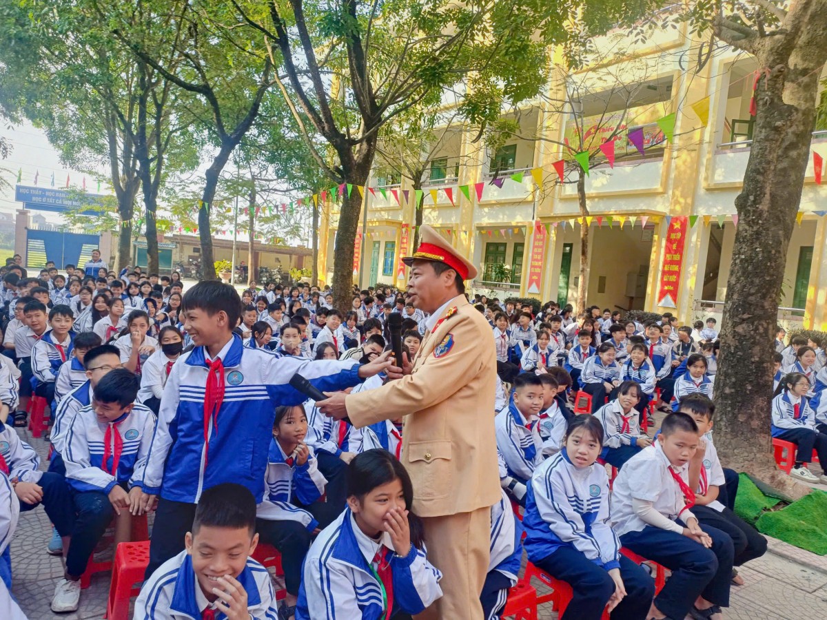 Không chỉ xử phạt, Hà Nội chú trọng bồi dưỡng kiến thức pháp luật, kỹ năng lái xe cho học sinh Hà Nội chú trọng bồi dưỡng kiến thức pháp luật, kỹ năng lái xe cho học sinh