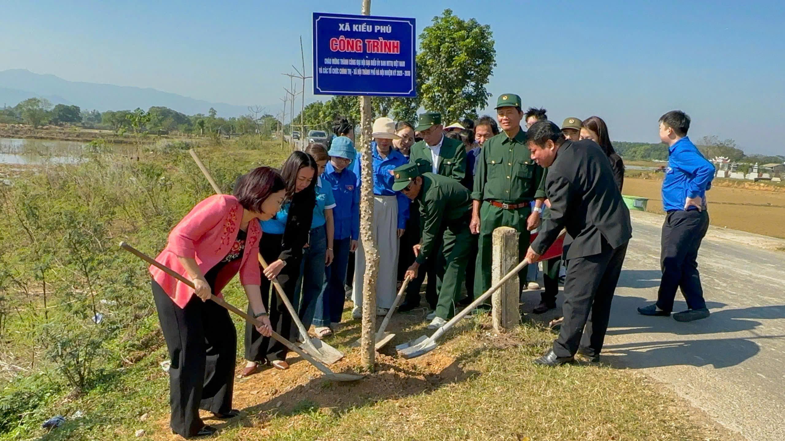 Kiều Phú: Trồng mới 4.000 cây xanh trên tuyến đê bao sông Tích Kiều Phú: Trồng mới 4.000 cây xanh trên tuyến đê bao sông Tích