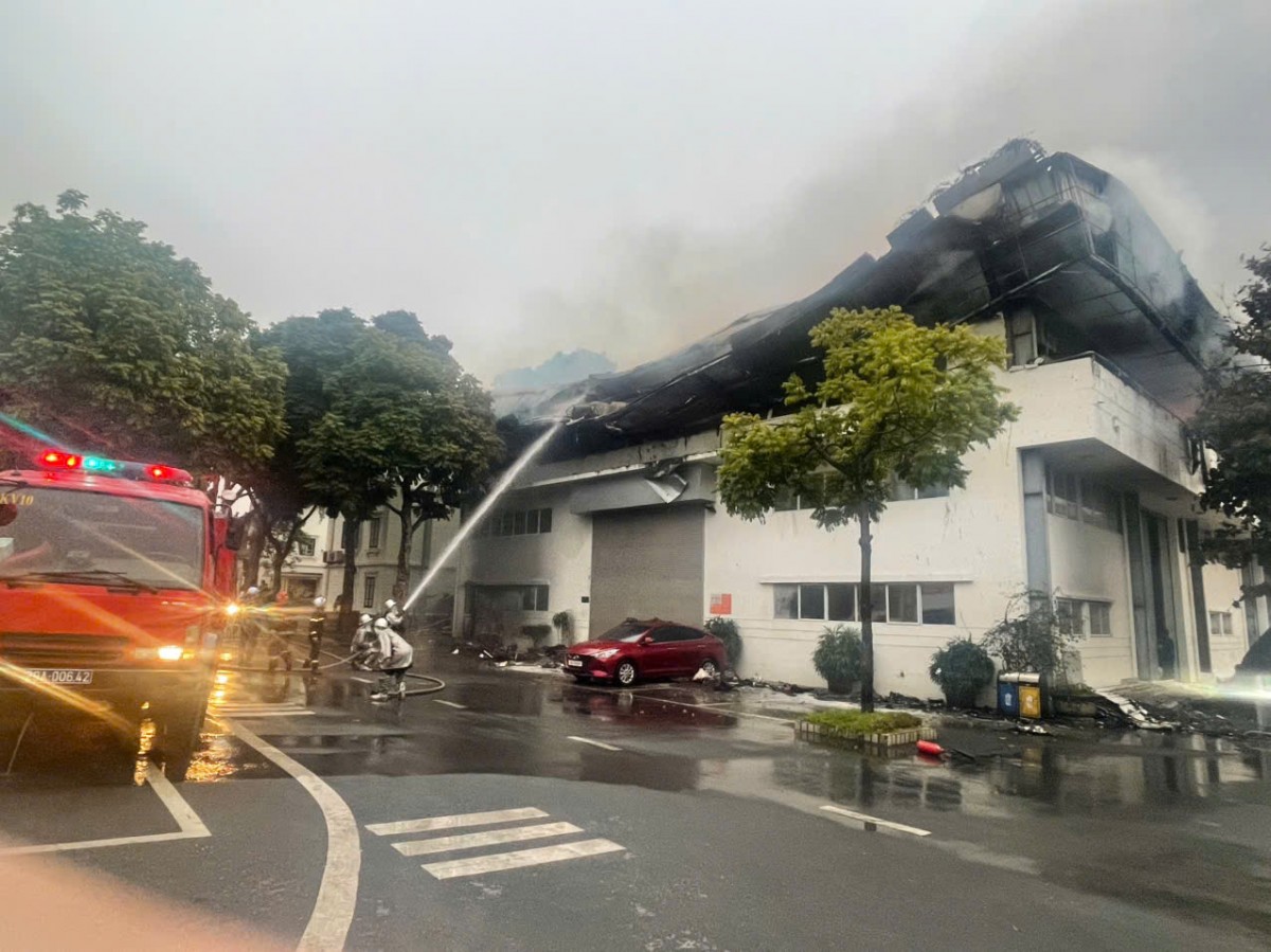 Hà Nội: Kịp thời khống chế cháy lớn tại Nhà máy Bia rạng sáng 1/12