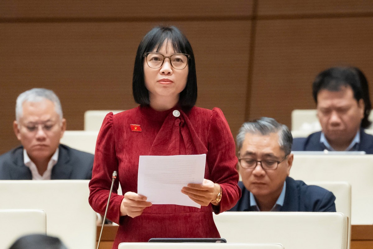 Đại biểu Nguyễn Thị Việt Nga phát biểu thảo luận. (Ảnh: QH)