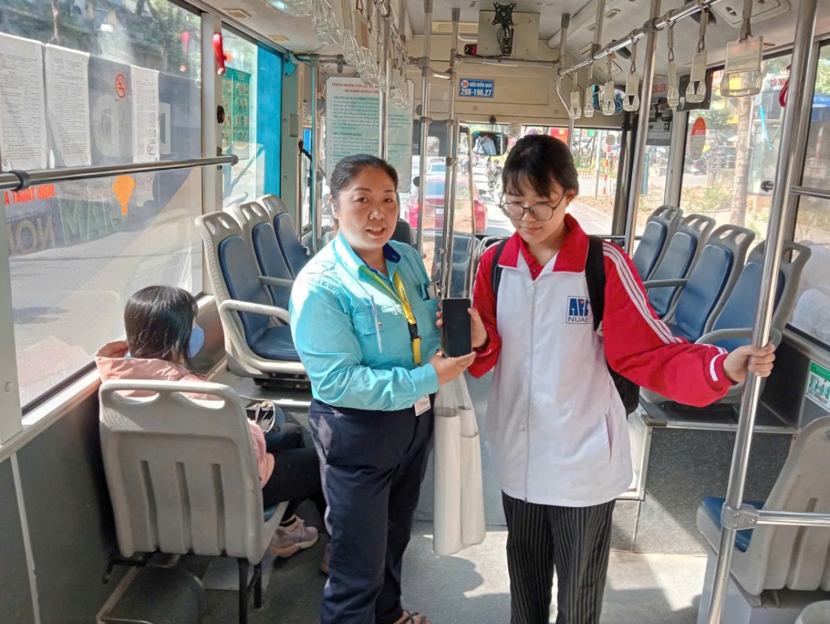 Nhân lên hình ảnh đẹp, thân thiện của xe buýt Thủ đô Nhân lên hình ảnh đẹp, thân thiện của xe buýt Thủ đô