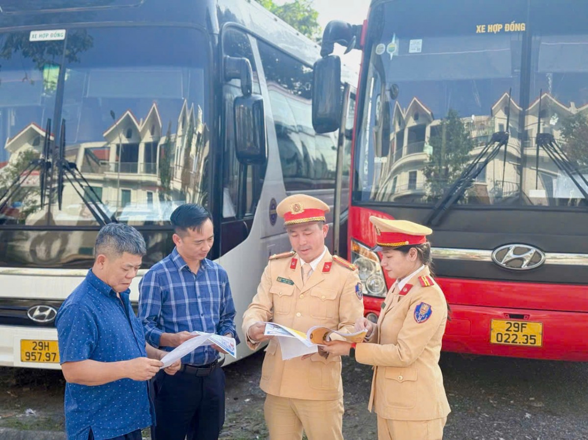 Tăng cường tuyên truyền kiến thức pháp luật và kỹ năng lái xe an toàn cho đội ngũ doanh nghiệp vận tải Tăng cường tuyên truyền kiến thức pháp luật và kỹ năng lái xe an toàn cho đội ngũ doanh nghiệp vận tải