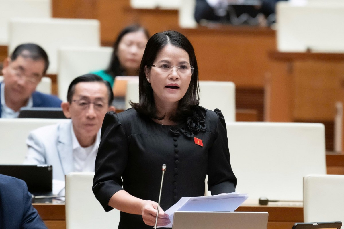 Đại Biểu Nguyễn Hoàng Bảo Trân Phát Biểu Thảo Luận. (Ảnh: Qh) Đại Biểu Nguyễn Hoàng Bảo Trân Phát Biểu Thảo Luận. (Ảnh: Qh)