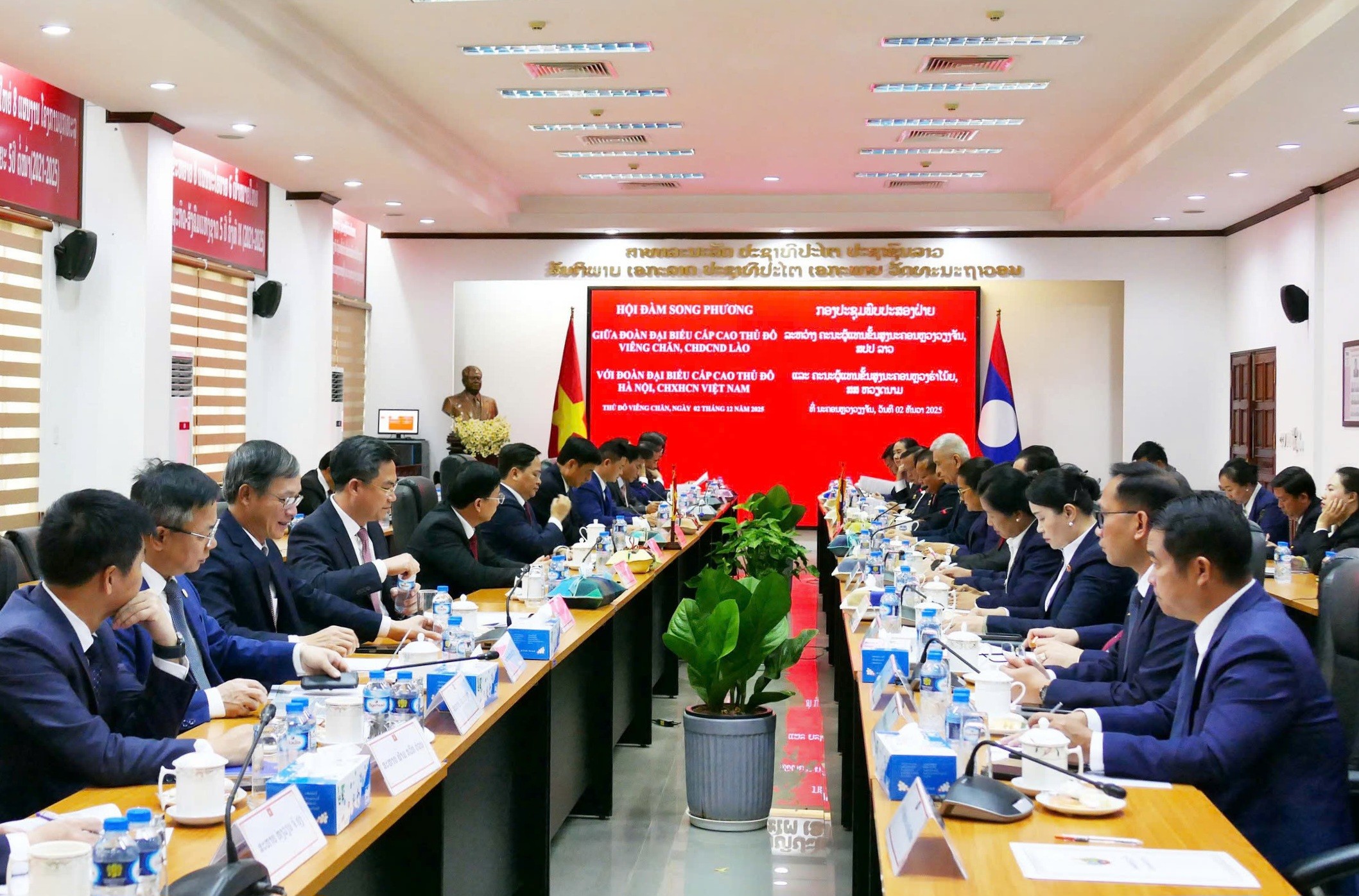 Hà Nội và Viêng Chăn tiếp tục hợp tác chặt chẽ, bền vững