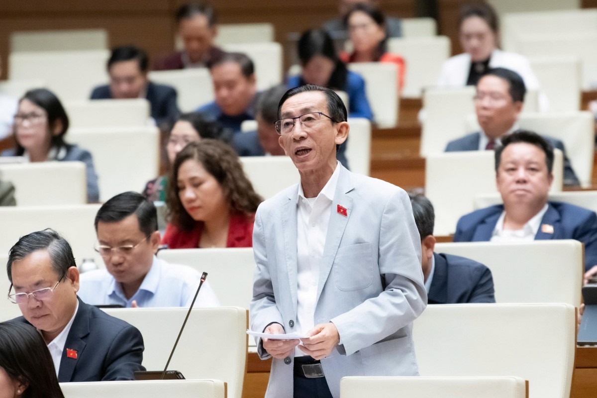 Đại Biểu Trần Hoàng Ngân Phát Biểu Thảo Luận. (Ảnh: Qh) Đại Biểu Trần Hoàng Ngân Phát Biểu Thảo Luận. (Ảnh: Qh)