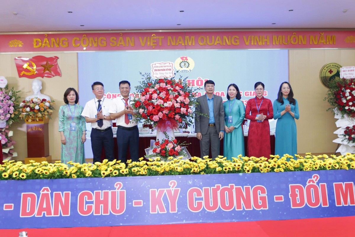 Công đoàn Bệnh viện Đa khoa Đức Giang: Gắn kết - Đổi mới - Đồng hành nâng cao chất lượng chăm sóc sức khỏe nhân dân