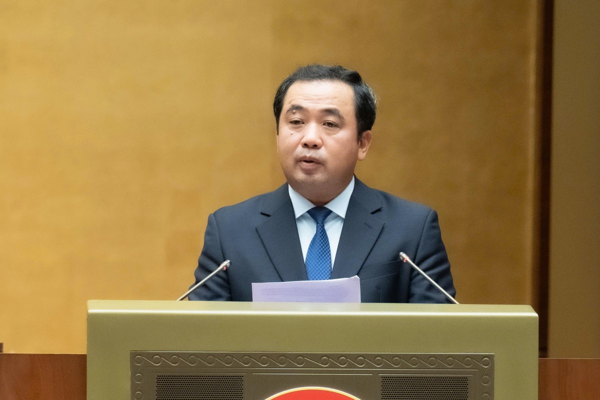 Bộ Trưởng Bộ Nông Nghiệp Và Môi Trường Trần Đức Thắng Trình Bày Tờ Trình. (Ảnh: Qh)