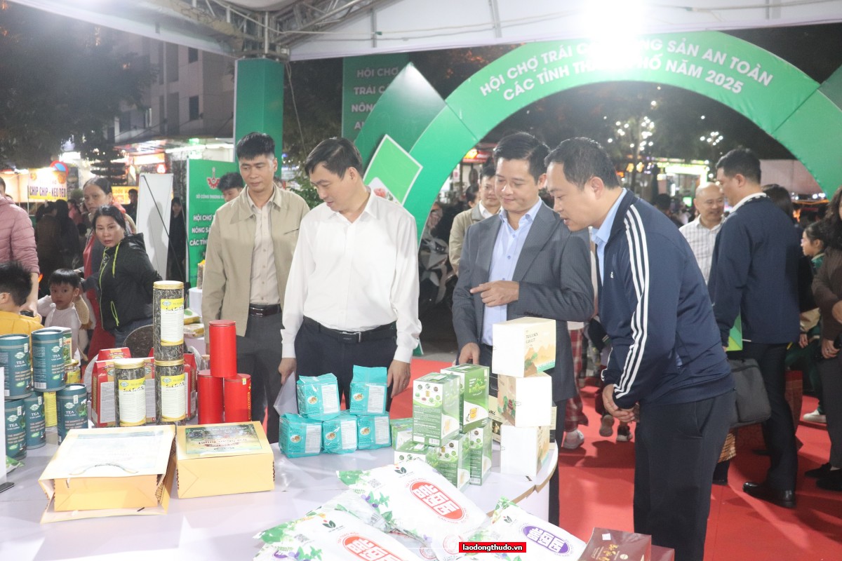 Hội chợ trái cây, nông sản an toàn 2025: Thúc đẩy tiêu dùng dịp Tết Nguyên đán 2026 Hà Nội: Khai mạc Hội chợ trái cây, nông sản an toàn các tỉnh, thành phố năm 2025
