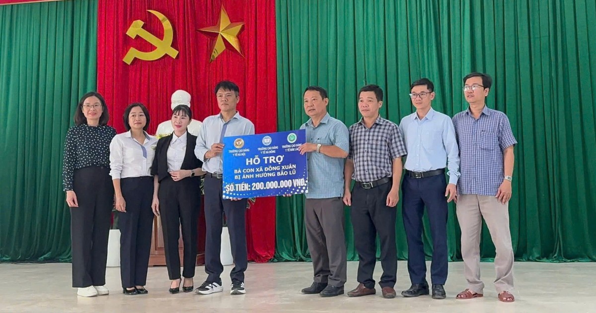 Trường Cao đẳng Y tế Hà Nội: Nhiều hoạt động thiện nguyện hướng về người dân vùng lũ Trường Cao đẳng Y tế Hà Nội: Nhiều hoạt động thiện nguyện hướng về người dân vùng lũ